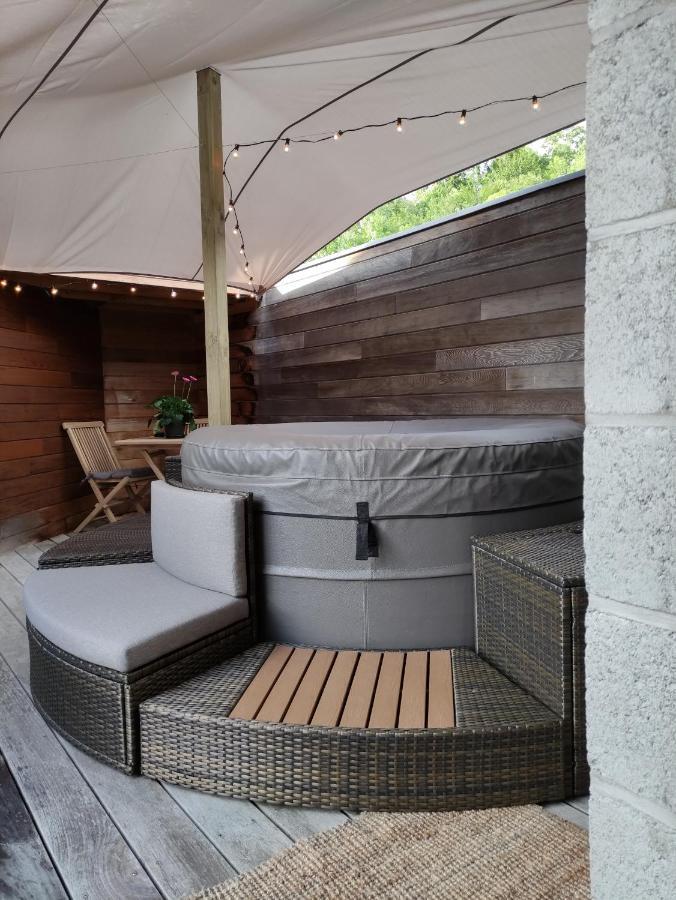 Gite A L'Ombre Du Clocher Avec Jacuzzi Et Sauna Privatifs Celles  Екстериор снимка