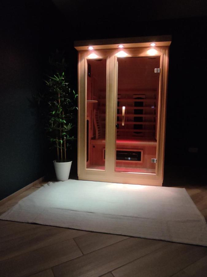Gite A L'Ombre Du Clocher Avec Jacuzzi Et Sauna Privatifs Celles  Екстериор снимка